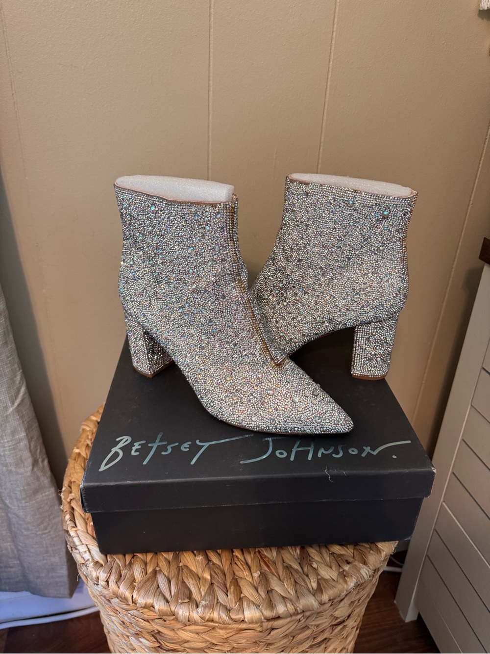 Betsey Johnson Bling booties 10 WIDE